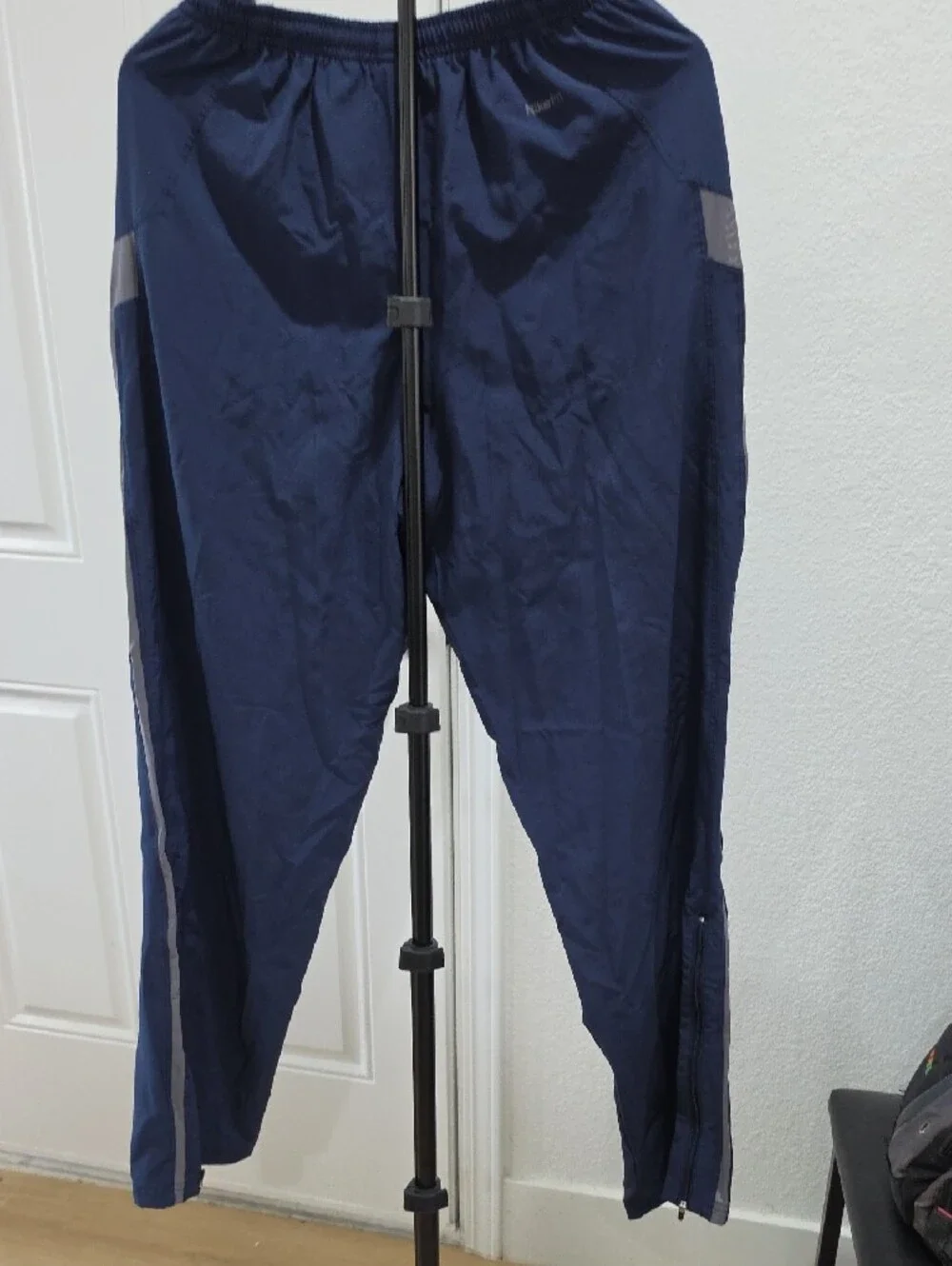 Men's Nike Navy Blur Athletic Track Pants - Comfortable Everyday Wear